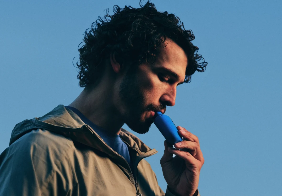 A man using the blue Climatic L Max device